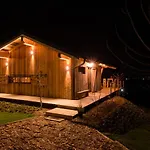 Villa Aislamiento, Luxus Faház *