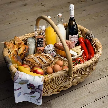 Aislamiento, Luxus Fahaz *