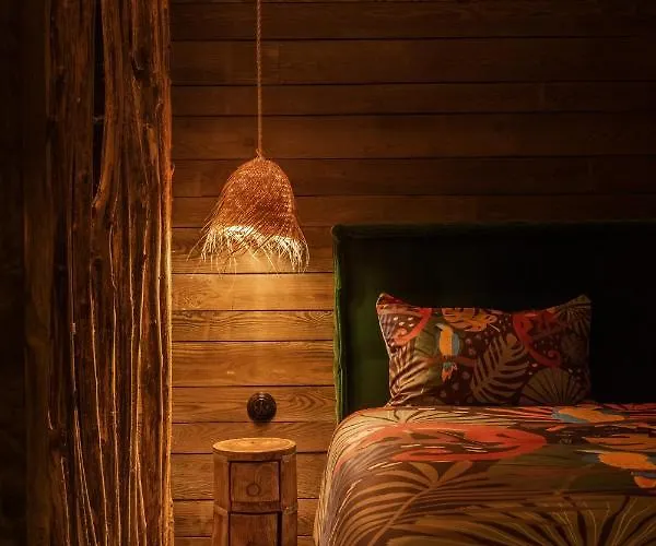 Aislamiento, Luxus Fahaz וילה זלאגרסג