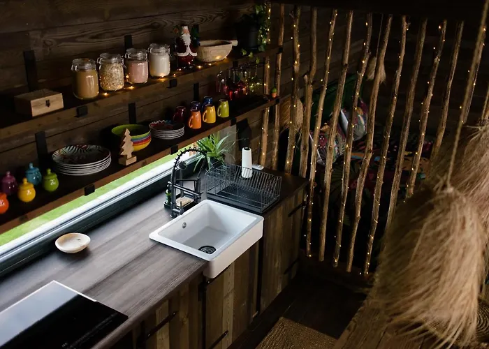 Aislamiento, Luxus Fahaz וילה זלאגרסג